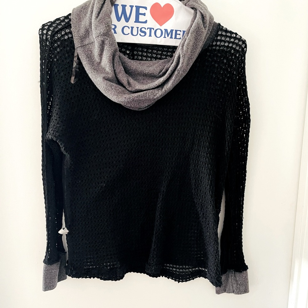 Cowl neck, black cover